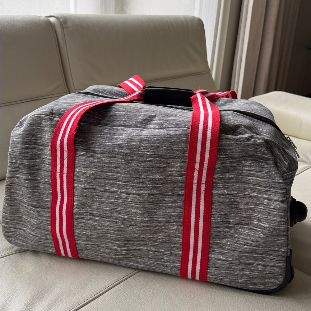 PINK Victoria's Secret Gray Duffel Rolling Bag - Picture 6 of 17